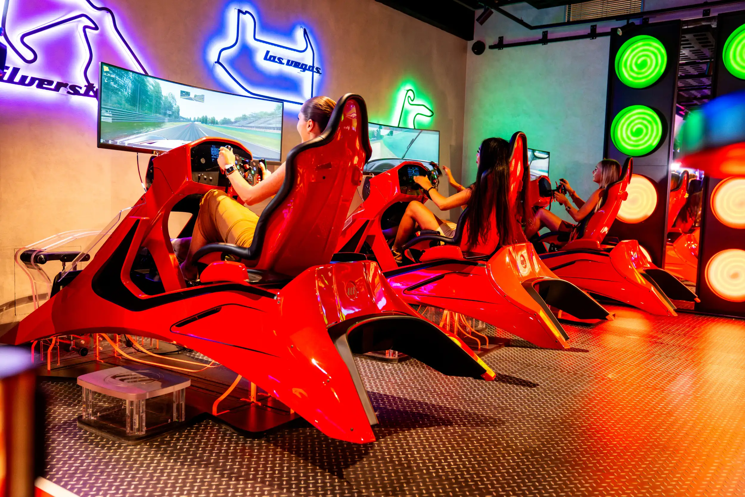 Simulátor GT a motorek v LEVELS Prague