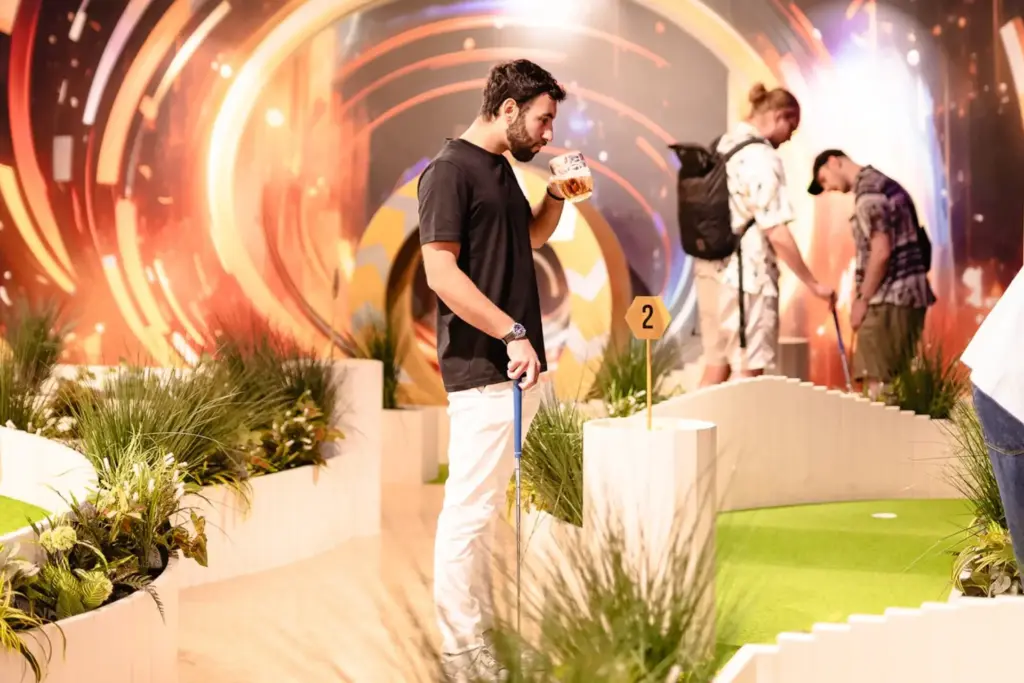 Neonový minigolf